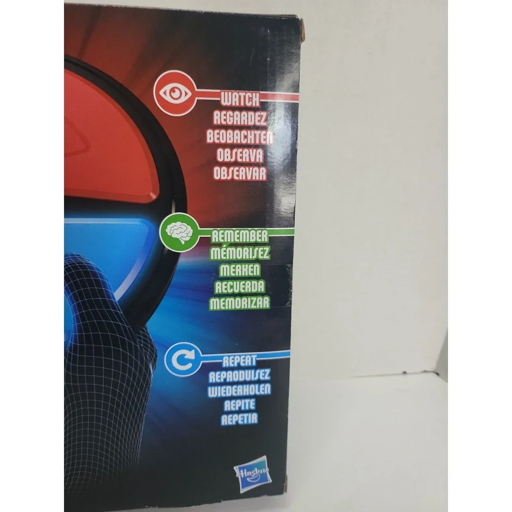 Hasbro SIMON Says Classic Memory Electronic Game 2020 Version BRAND NEW
